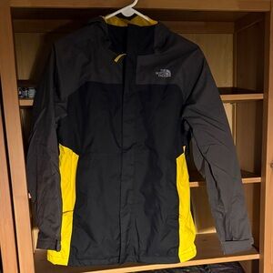 The North Face Triclimate Boys Black/Gray/Yellow Snow Ski Jacket